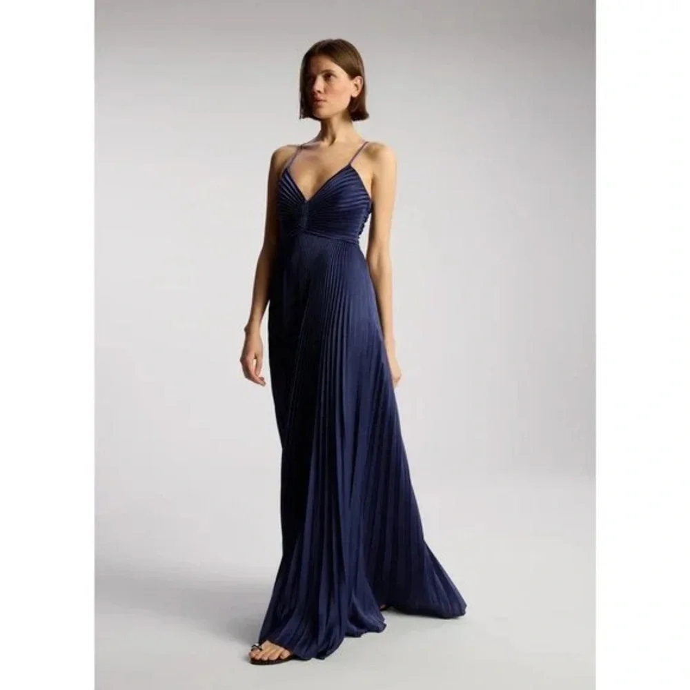 green emerald velvet dress O.P.T. East Midi Dress main image 0